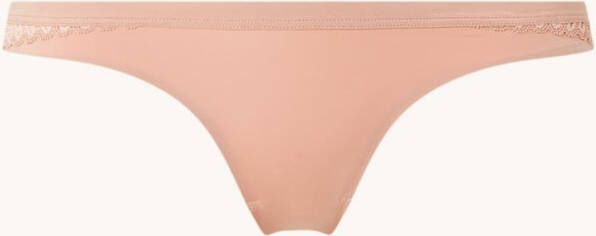 Triumph Aura Spotlight high leg string met kant