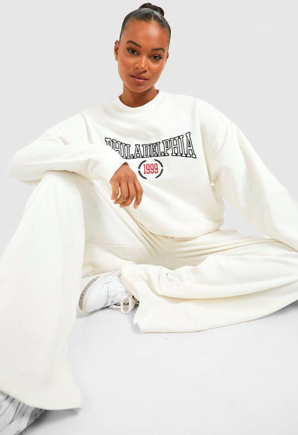 boohoo Tall Philadelphia Print Trainingspak Met Trui En Wide Leg Broek, Ecru